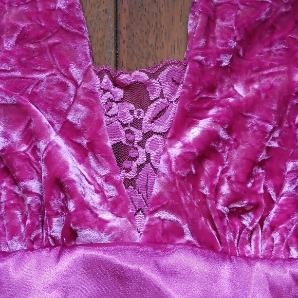 Velvet Halter Top - Picture 2 of 7